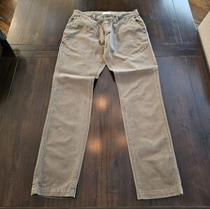 Taylor Stitch size 32 X 34 Olive Green Foundation Chinos